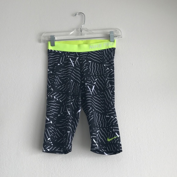 Nike Pants - 📱Nike Pro Athletic Shorts Size Small